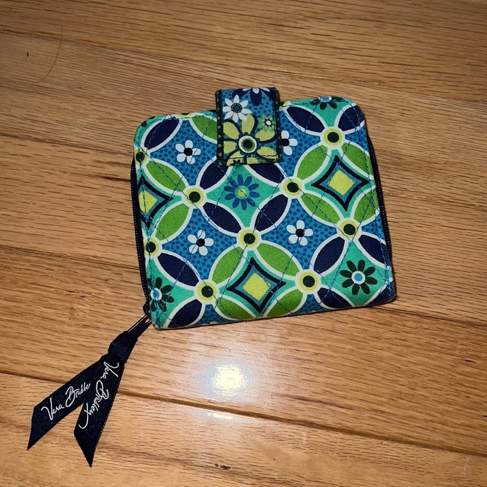 Vera Bradley Daisy Daisy green and blue geometric wallet